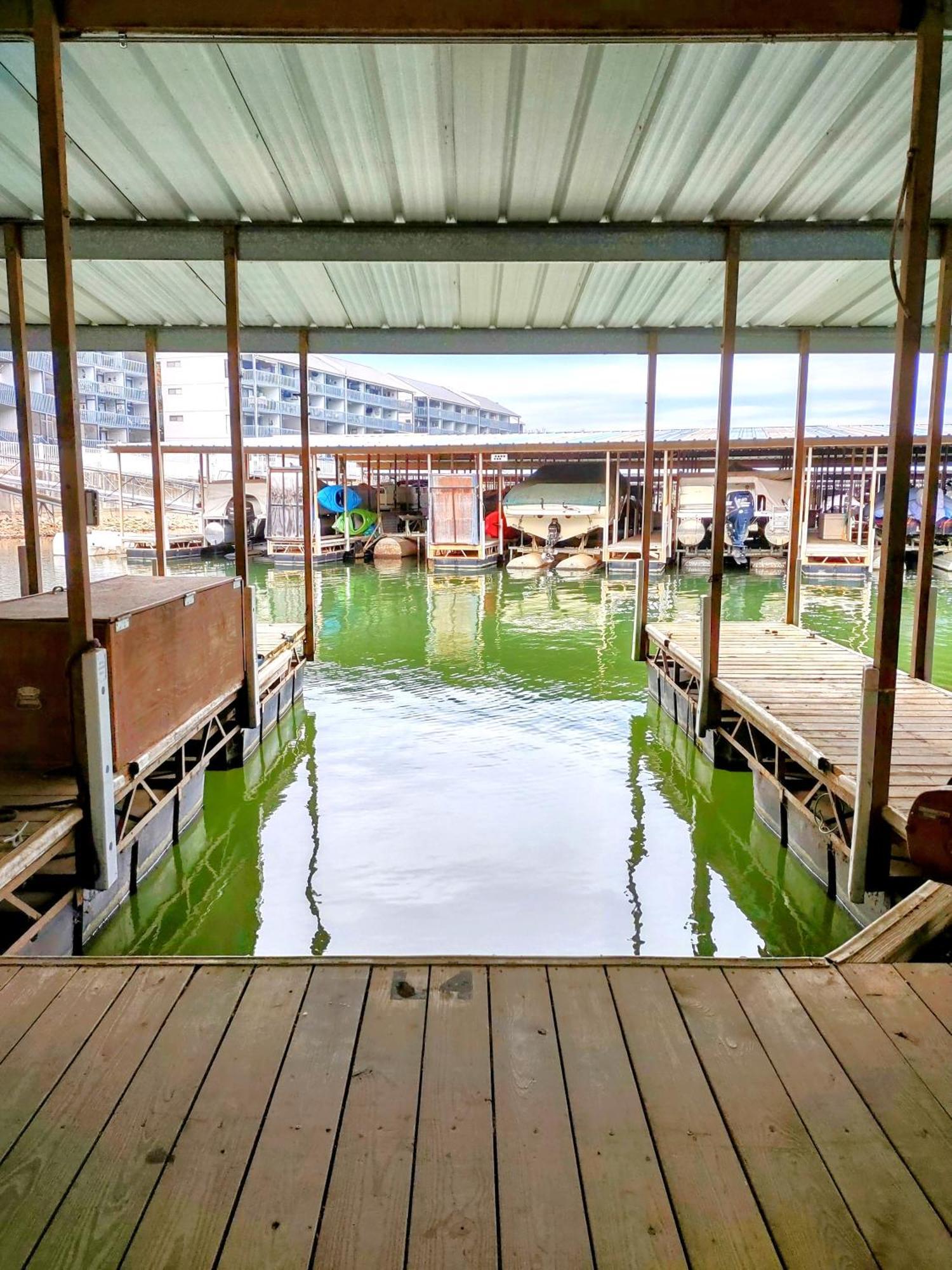 F Lakefront! Remodeled, Sleeps 4, Boat Slip, Patio, Wifi, Cable, Pool Osage Beach Εξωτερικό φωτογραφία