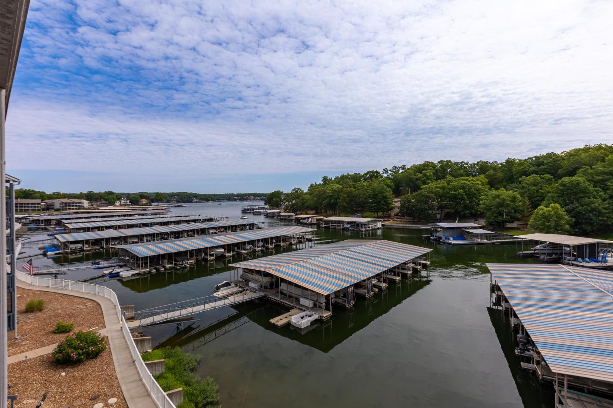 F Lakefront! Remodeled, Sleeps 4, Boat Slip, Patio, Wifi, Cable, Pool Osage Beach Εξωτερικό φωτογραφία