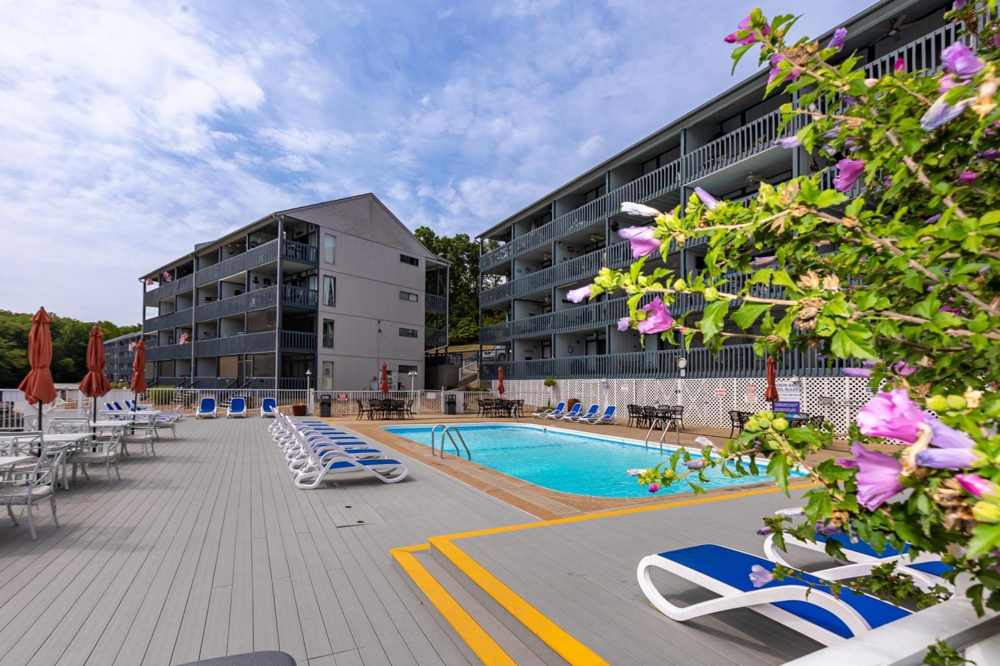 F Lakefront! Remodeled, Sleeps 4, Boat Slip, Patio, Wifi, Cable, Pool Osage Beach Εξωτερικό φωτογραφία
