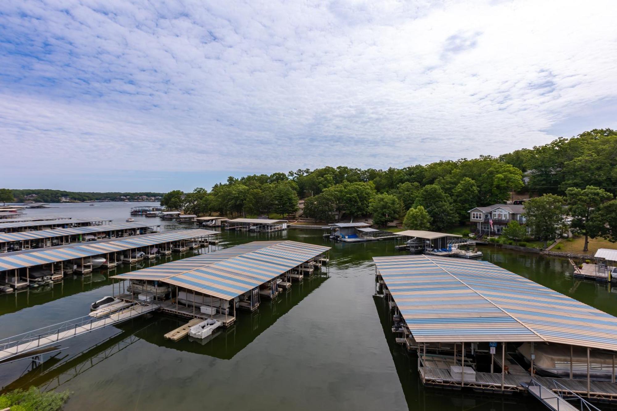 F Lakefront! Remodeled, Sleeps 4, Boat Slip, Patio, Wifi, Cable, Pool Osage Beach Εξωτερικό φωτογραφία