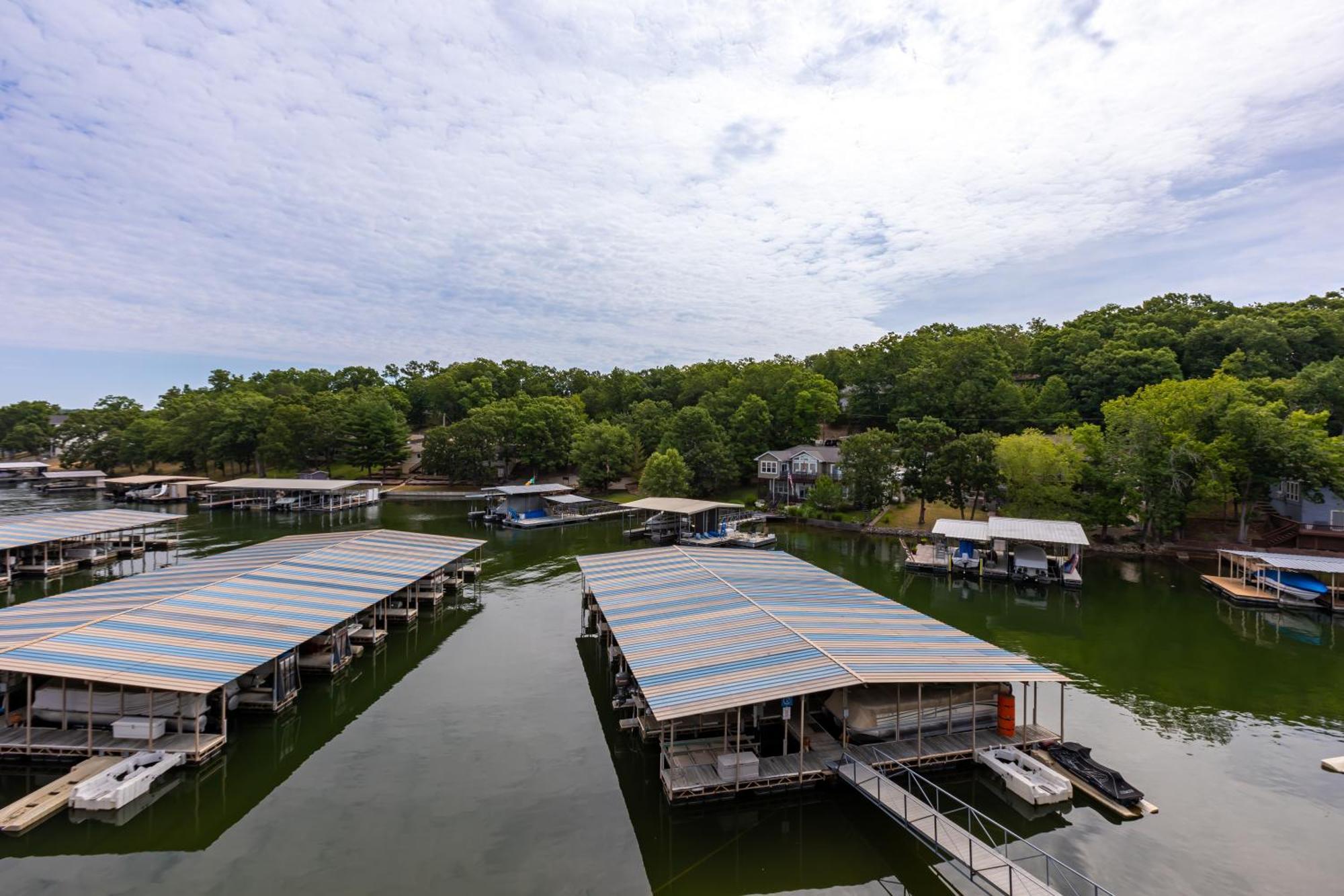 F Lakefront! Remodeled, Sleeps 4, Boat Slip, Patio, Wifi, Cable, Pool Osage Beach Εξωτερικό φωτογραφία