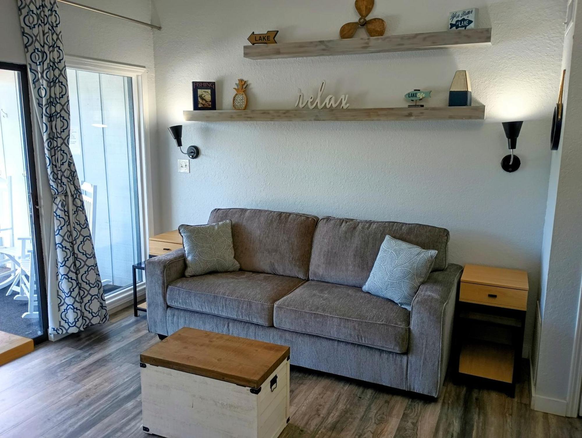 F Lakefront! Remodeled, Sleeps 4, Boat Slip, Patio, Wifi, Cable, Pool Osage Beach Εξωτερικό φωτογραφία